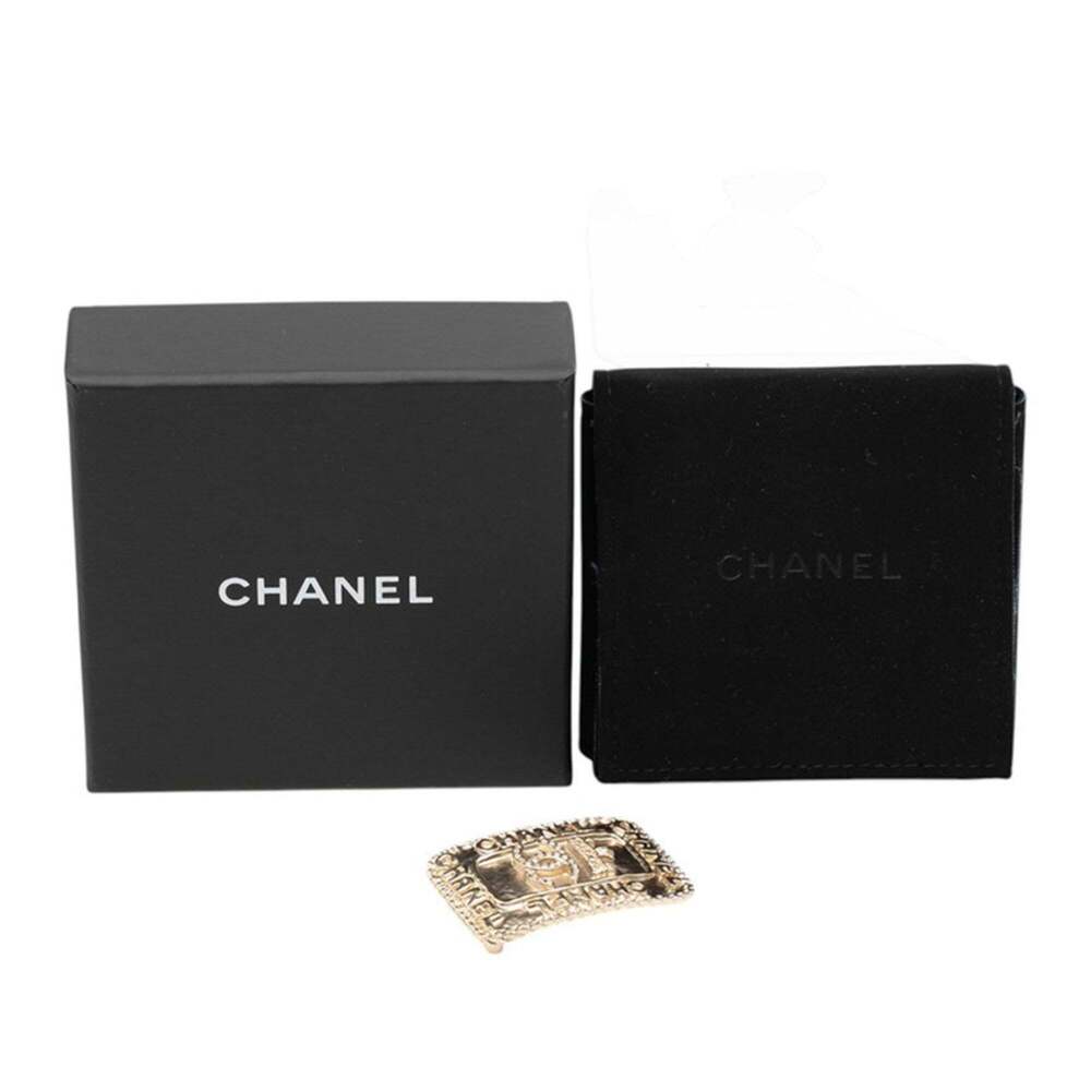 CHANEL Gold Logo Brooch - Picture 4 of 4